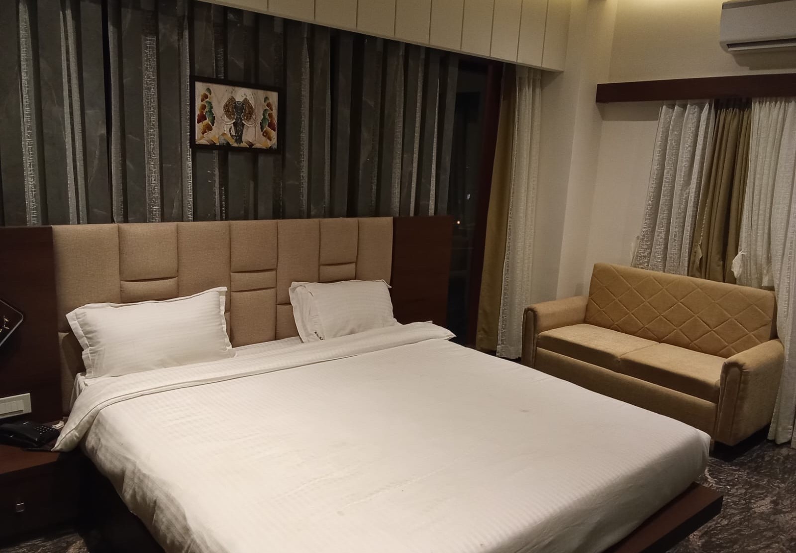 SWIFT ROOM